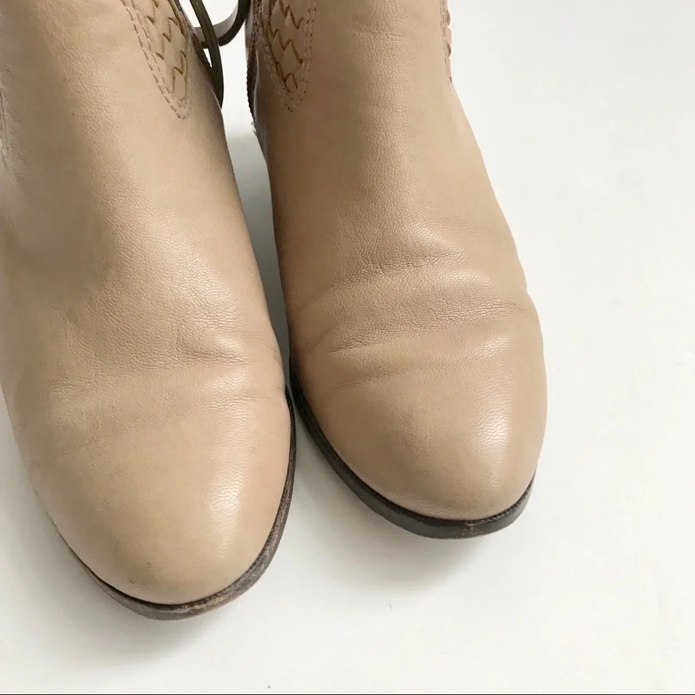 Coach EUC Beige Leather Woven Ankle Boots Size 5